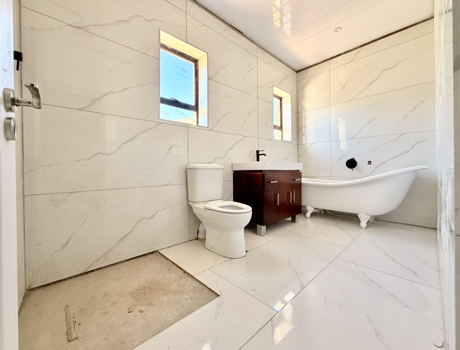 5 Bedroom Property for Sale in Hawston Western Cape